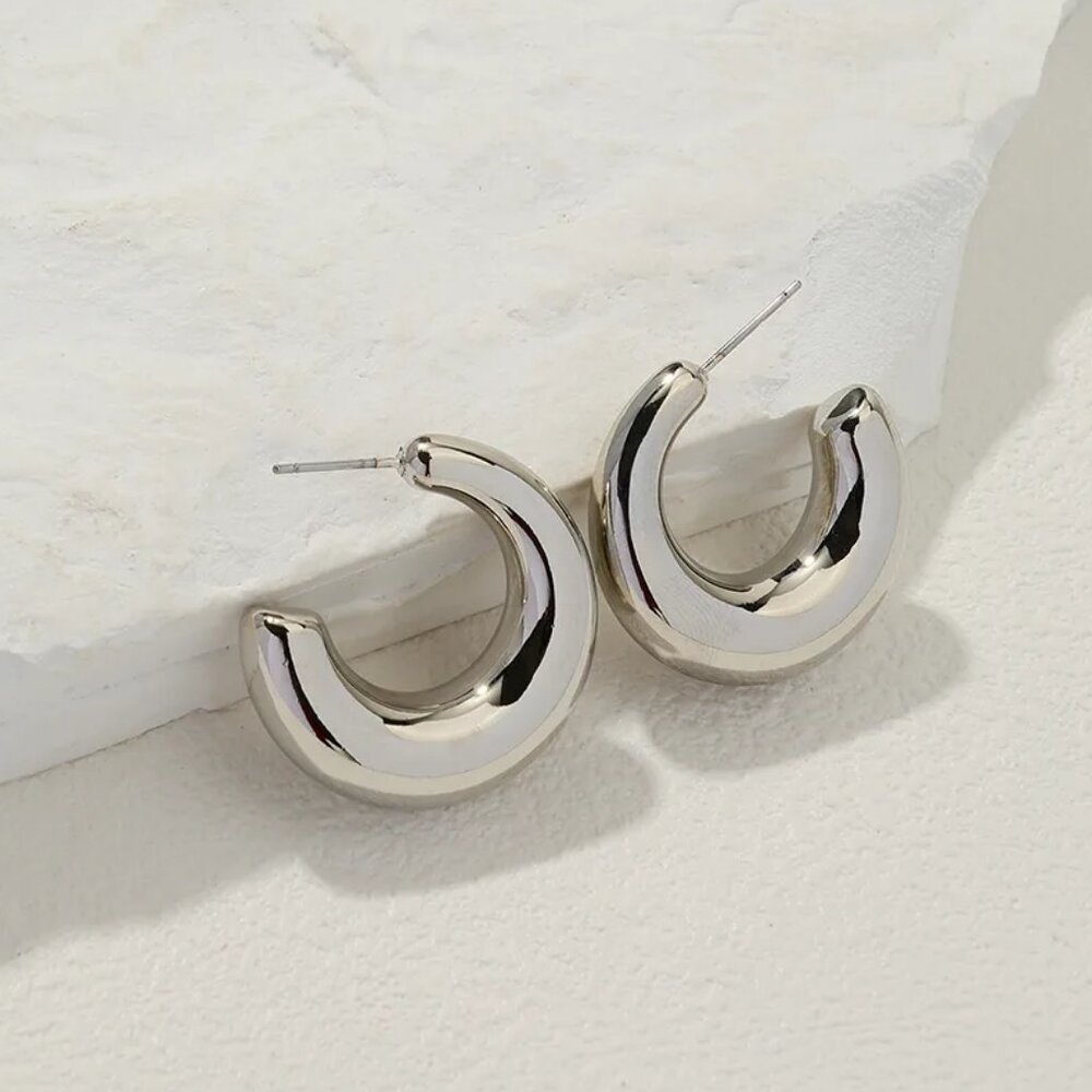 Chic Silver Chunky C-Shape Hoop Earrings NEW - Picture 2 of 4